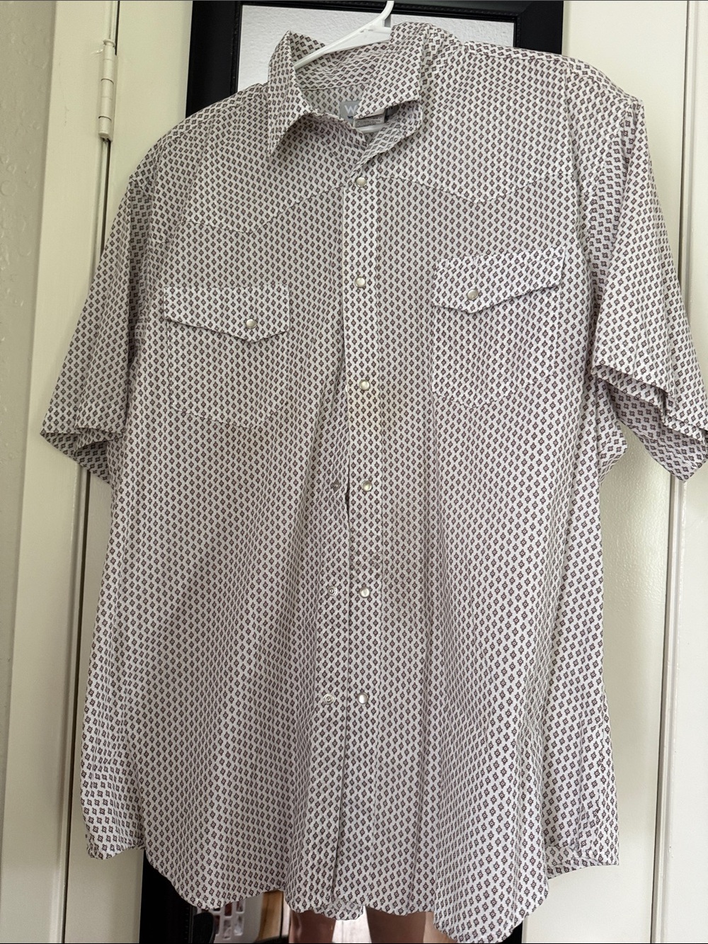 Wrangler Short-Sleeve Button-Down Shirt in White with Navy Print